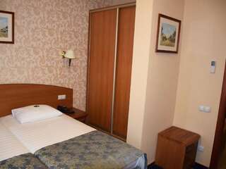 Гостиница  София Тула Стандартный двухместный номер с 1 кроватью или 2 отдельными кроватями-17